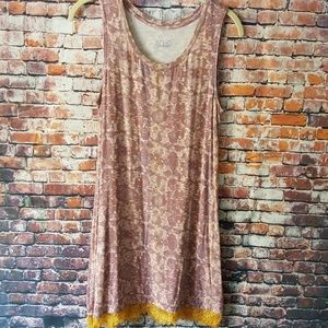 Logo tank reptile pattern with gold lace.